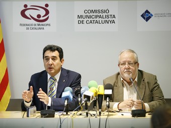 La clau, el finançament local. L'1 d'agost del 2008 els presidents de la Federació de Municipis de Catalunya (FMC), Manuel Bustos, i el de l'Associació Catalana de Municipis (ACM), Salvador Esteve, van protagonitzar un acte públic per reclamar una reforma del finançament local que els ajuntaments fa 30 anys que esperen. La resposta del govern espanyol ha estat ajornar-la fins, com a mínim el 2011. Tots dos presidents alerten que la situació és tant greu que els municipis estan a un pas del col·lapse econòmic. EL PUNT