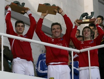 Genovés II, Sarasol II i Héctor alcen el trofeu de campions del Circuit Bancaixa, 2008. /  ARXIU