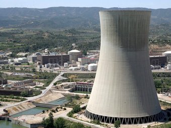 La torre de refrigeració de la central nuclear d'Ascó EFE