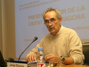 Oliveras, durant una conferència a Tarragona ara fa un any.  JUDIT FERNÀNDEZ