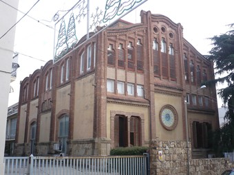 L'edifici modernista de Domènech i Montaner a la fàbrica del grup Pulligan a Canet.  E.F