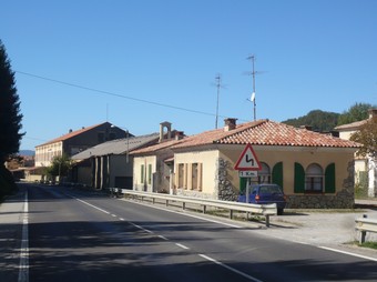 L'eix pirinenc a la colònia Llaudet, que és el futur accés a la variant de Sant Joan.  J.C