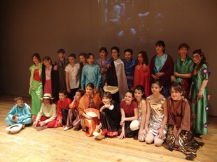 Alguns dels grups que han actuat durant aquesta setmana al Centre Cultural de Valls dins la vint-i-sisena edició del Festival de Teatre Infantil i Juvenil de l'Alt Camp.  A.E