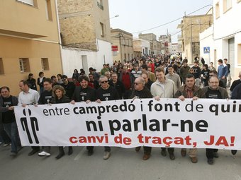 L'alcalde de Tortosa va encapçalar l'abril del 2009 la protesta dels veïns de Campredó. OLIVIA MOLET