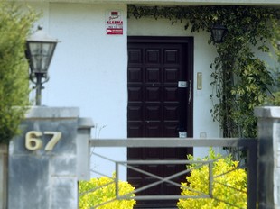 Casa de Torrelles de Llobregat en el que el detingut va matar la seva mare, ahir.  G. MASSANA