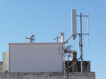 Una de les antenes de les Roquetes que va iniciar un conflicte entre veïns i Ajuntament l'any passat. M.L