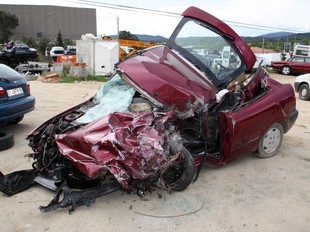 L'estat en què va quedar el cotxe de la víctima després de xocar amb un camió.  ACN