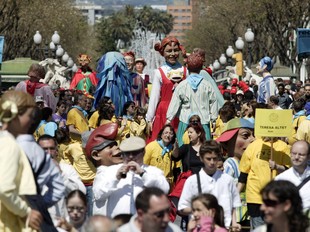 La Trobada de Gegants d'Escola va reunir a 625 participants catalans i 14 de noruecs.  TJERK