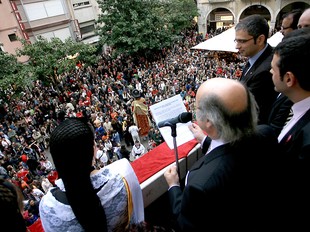 Carles Coll fent el pregó. MANEL LLADÓ