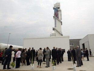 Messer va inaugurar ahir la nova planta, situada al polígon nord del Morell.  JUDIT FERNÀNDEZ