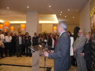 El secretari general d'Innovació ahir en la inauguració oficial del Ciutat de Montcada. A la dreta, Arrizabalaga.  E.A