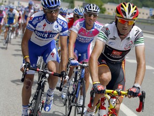 Valverde, al davant, en el transcurs de l'etapa d'ahir. EFE