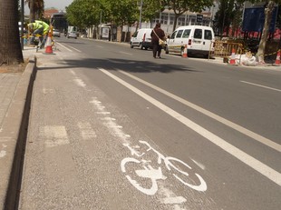 El carril bici de l'avinguda Abat Marcet de Terrassa.  M.A.L