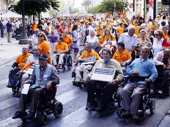 Manifestació convocada per la Plataforma en Defensa de la Llei de Dependència l'any passat. /  JOSÉ CUÉLLAR