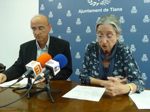 L'alcalde, Emili Muñoz i la regidora d'Educació, Maria Antònia Fort, ahir /  I. M.ARTÍNEZ