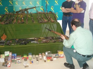 Part de l'armament i la munició intervinguda als Pallaresos.