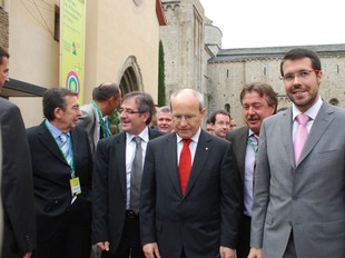 El president Montilla acompanyat per l´alcalde de la Seu d´Urgell, Albert Batalla (dreta)