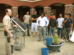 Una de les sessions pràctiques consistia en explicar l'estalvi que suposa la instal·lació de plaques fotovoltaiques