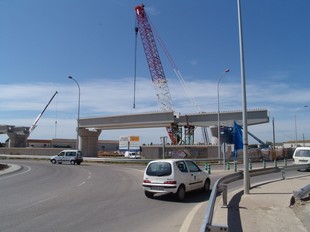 Els pilars sobre la N-II al giratori del Pont del Príncep  J.P