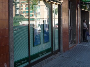 L'entitat bancària atracada a Vilanova i la Geltrú.  A. M