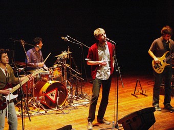 El grup Manel en un concert a l'auditori de Banyoles.  JOAN SABATER