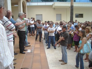 Concentració de protesta dels treballadors de l'Ajuntament el passat 20 de juny. /  A. PORTA