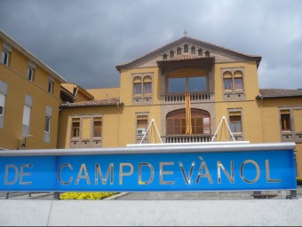 Una imatge de la façana de l'hospital comarcal del Ripollès, que està ubicat al municipi de Campdevànol. J.C