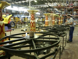 Imatges de la fàbrica de Falgàs Comercial a Castelló d'Empúries. La fabricació i l'exposició.  EUDALD PICAS