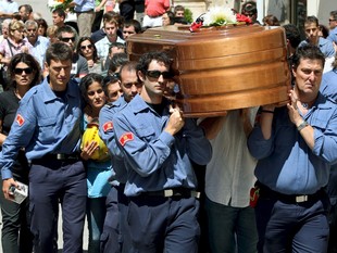 El funeral per Duaigües a Almatret va ser multitudinari.  EFE