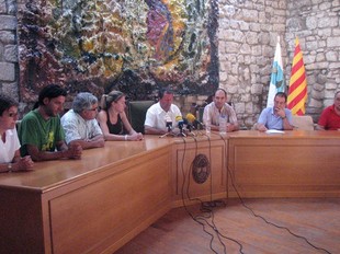 L'alcalde i els regidors d'Horta de Sant Joan durant la sessió plenària d'ahir a la tarda.  ACN