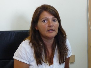 Lucia Velàzquez a la seu dels Apartaments Mar Blau. T.M