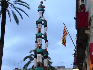 Tres de nou amb folre dels Castellers de Vilafranca CARLES HERÈDIA / POL MONTSERRAT