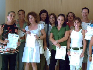 Part de les professionals participants el dia de recollida de diplomes d'aprofitament. /  CEDIDA