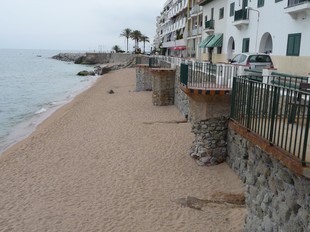 Imatge de la platja de les Escaletes de Sant Pol que ahir es va tancar per un abocament d'aigües residuals. T.M
