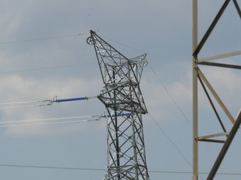 Una de les torres de la línia a Vilanna.  EUDALD PICAS