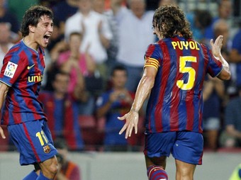 Puyol, dilluns, celebrant un dels gols amb Bojan. / EFE