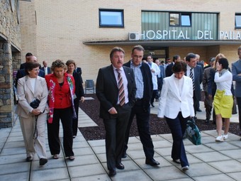 La consellera de Salut Marina Geli, durant la seva visita a l'Hospital Comarcal del Pallars.