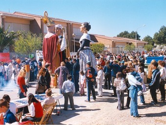 Aspecte dels carrers de Montserrat la jornada de la Trobada d'Escoles en Valencià. /  ARXIU