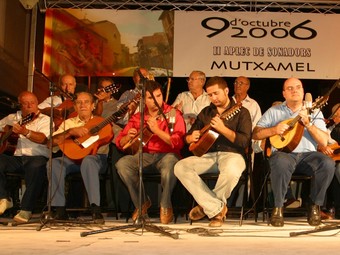 Grup de Mutxamel, en una actuació de l'any 2006. /  ARXIU