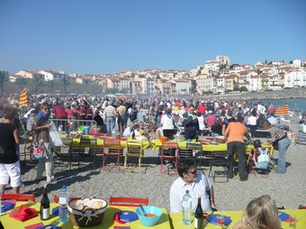 A l'hora del dinar, al a platja, durant l'edició 2008