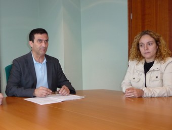 Josep Veiga i Esmeralda atenen les preguntes de la premsa. / ESCORCOLL.