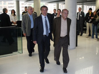 Millet, Montull i l'advocat Pau Molins –al centre–, sortint dels jutjats. ORIOL DURAN