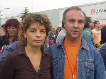 Josep Gaya i Rosa Beltri davant la fàbrica; Rodríguez fent declaracions, Risa i Iborra amb una pancarta i Galcerà.  L.M