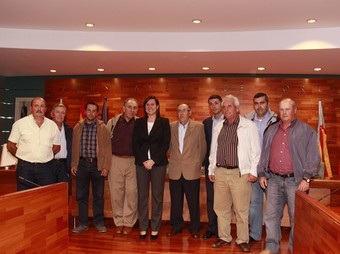 Membres del nou Consell Agrari Municipal amb l'alcaldessa de la vila. / CEDIDA.
