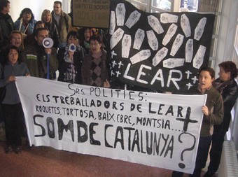 Treballadors de Lear en una protesta mentre sindicats i empresa negocien.  L.M