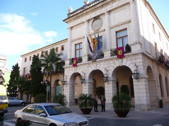Façana principal de l'Ajuntament de Gandia /  ESCORCOLL