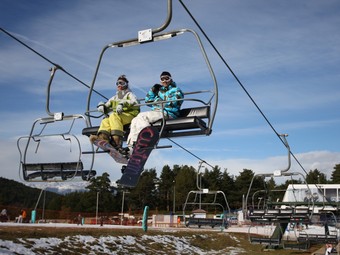 Les instal·lacions de les estacions gironines estan a punt. Només falta la neu.  LLUÍS SERRAT