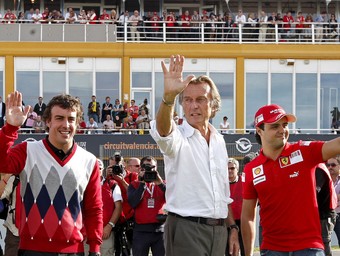 Fernando Alonso, a l'esquerra, amb Luca Di Montezemolo i Felipe Massa. EFE