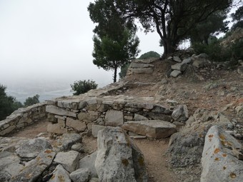 El poblat ibèric té una estructura de terrasses al capdamunt del turó d'en Boscà.  M.M