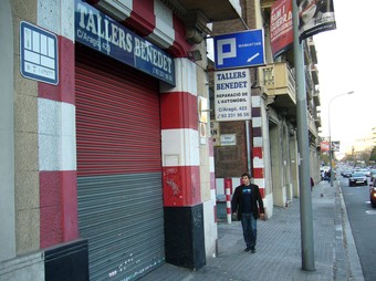 La víctima regentava un taller mecànic al carrer Aragó de Barcelona.  ANDREU PUIG
